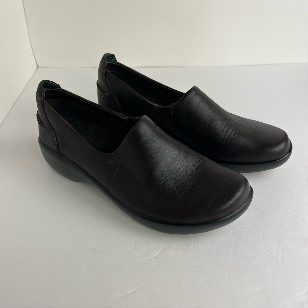 L.L. Bean Brown Leather Slip-On Shoes Women’s Sz 8 Clogs Comfort Modern Classic